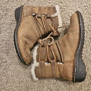 UGG Caspia Tan Leather Shearling-Lined Lace-Up Boots, Size 5